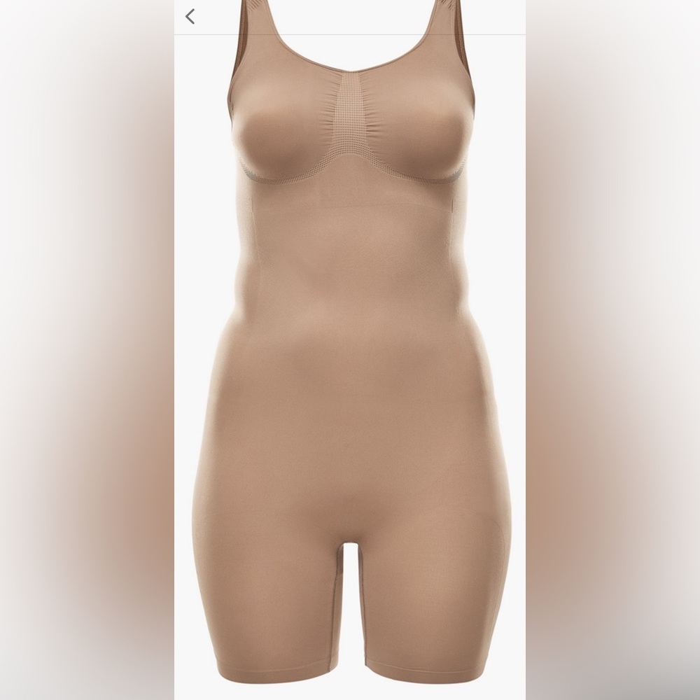 Fabletics - Yitti Nearly Naked Shaping Mid Thigh Bodysuit